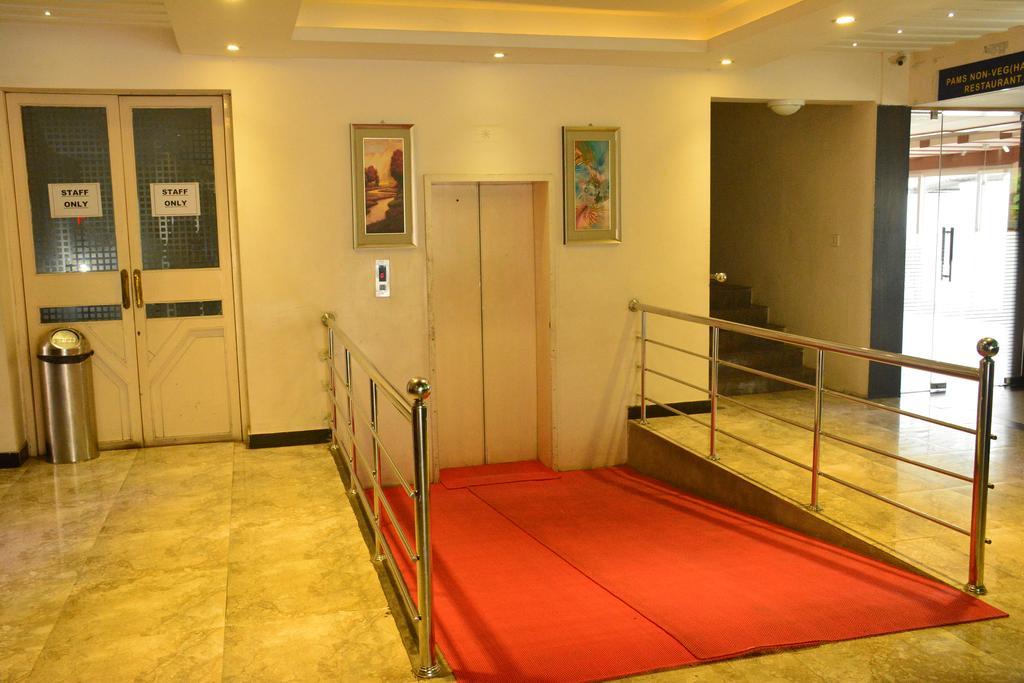 Hotel Pams Майладутурай Екстериор снимка