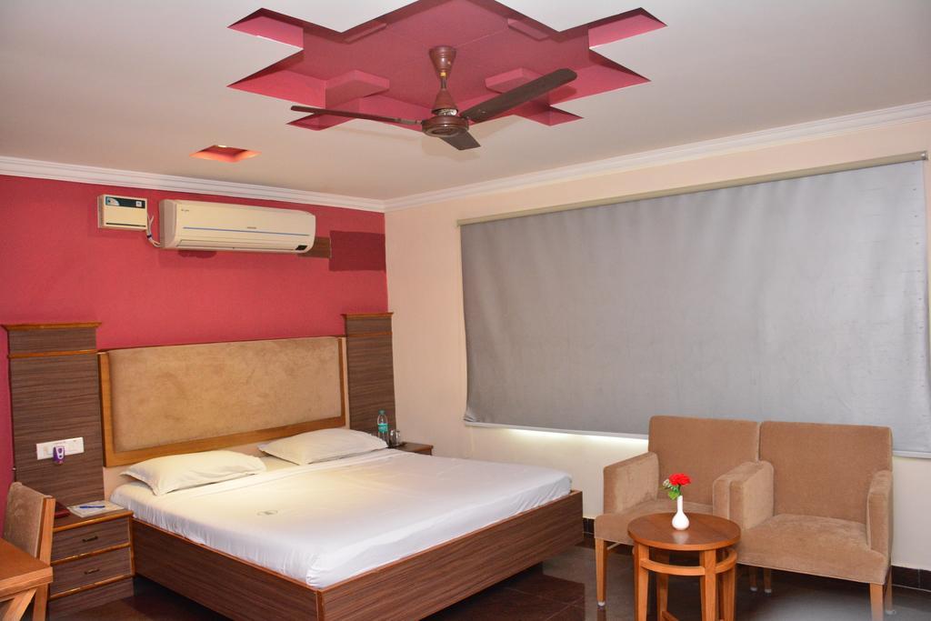 Hotel Pams Майладутурай Екстериор снимка