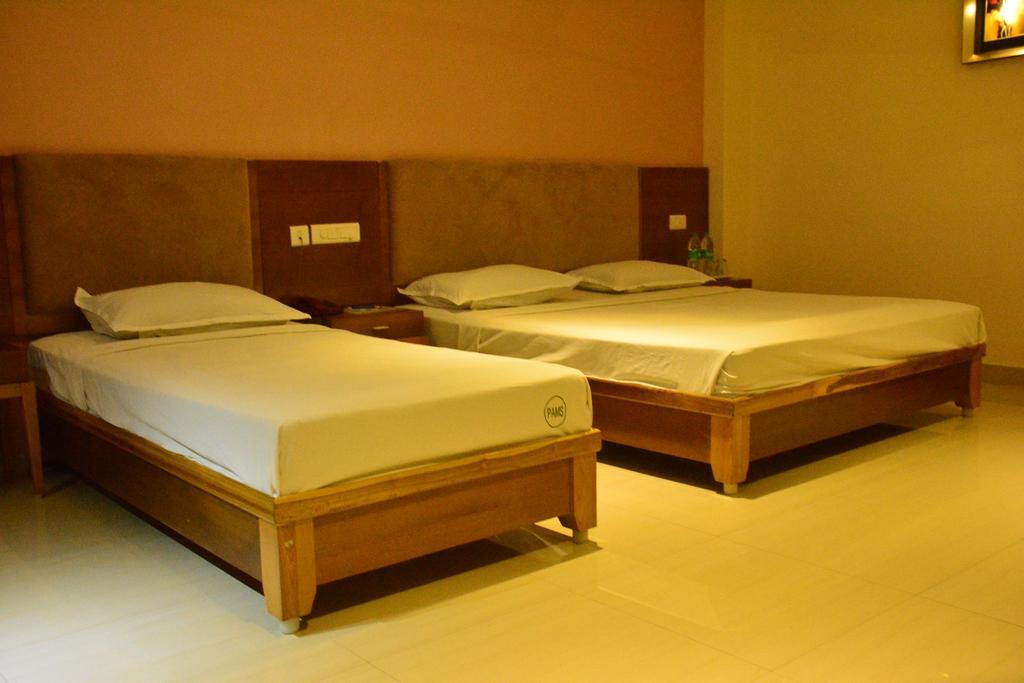 Hotel Pams Майладутурай Екстериор снимка