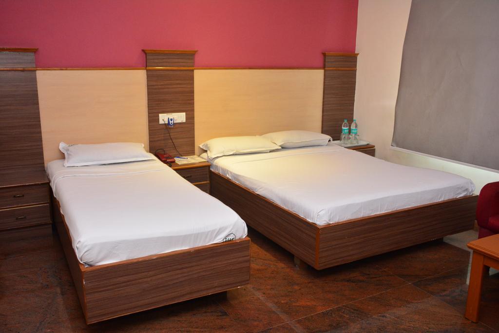 Hotel Pams Майладутурай Екстериор снимка