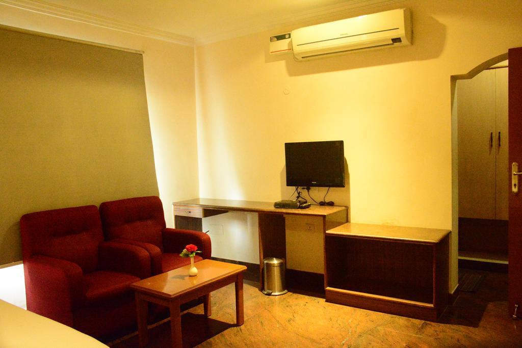 Hotel Pams Майладутурай Екстериор снимка