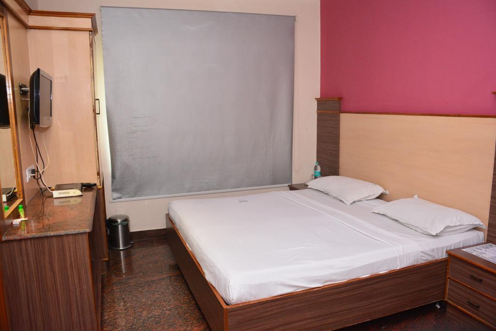 Hotel Pams Майладутурай Екстериор снимка