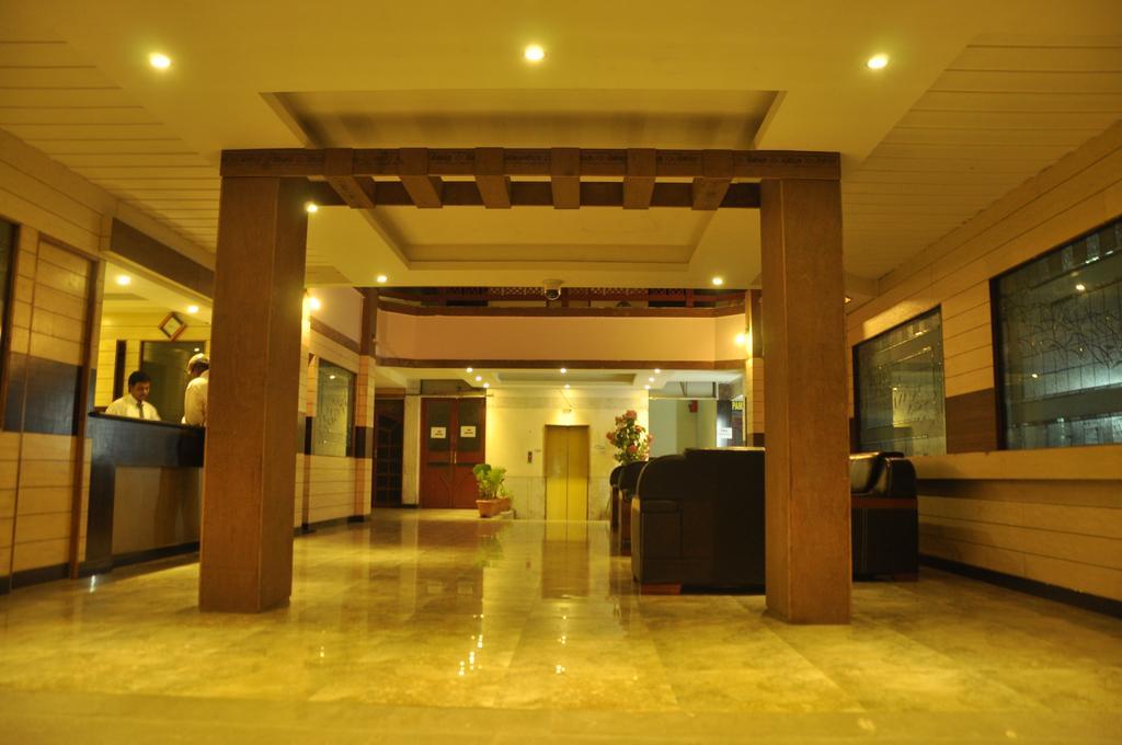 Hotel Pams Майладутурай Екстериор снимка