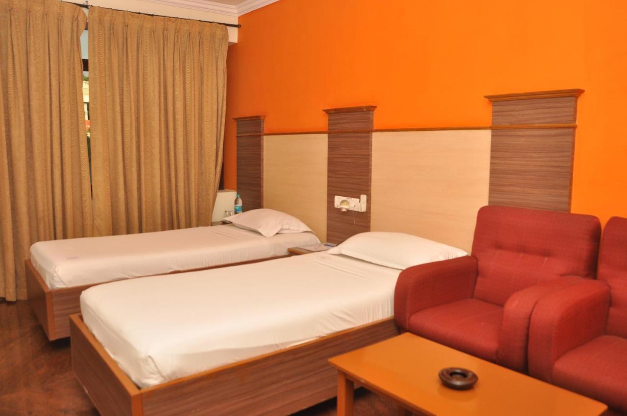 Hotel Pams Майладутурай Екстериор снимка