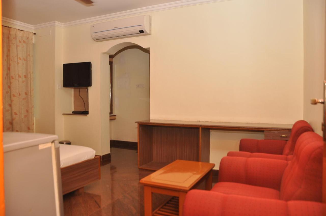 Hotel Pams Майладутурай Екстериор снимка