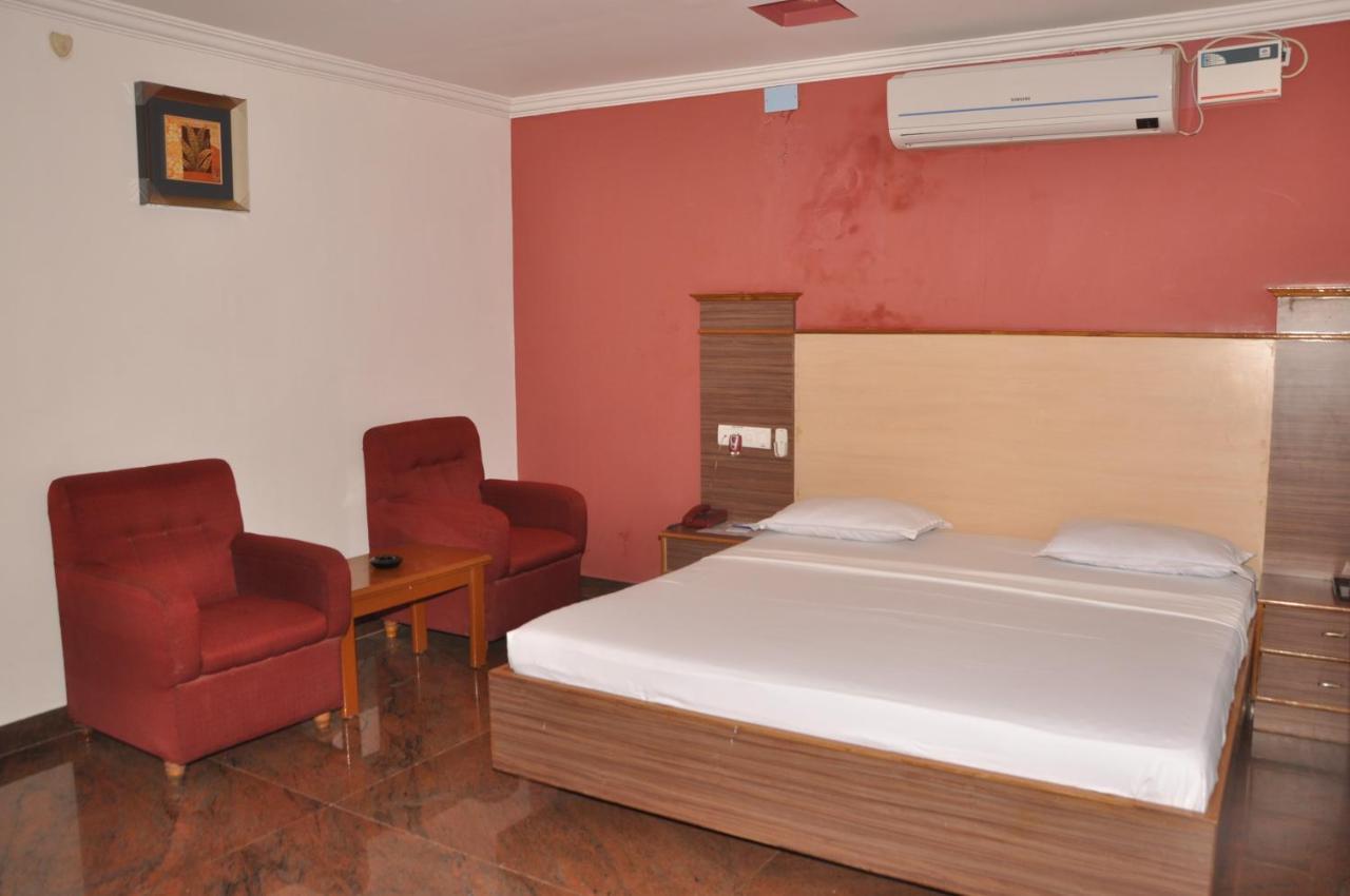 Hotel Pams Майладутурай Екстериор снимка