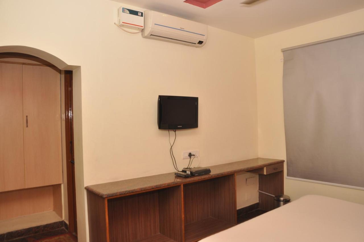 Hotel Pams Майладутурай Екстериор снимка