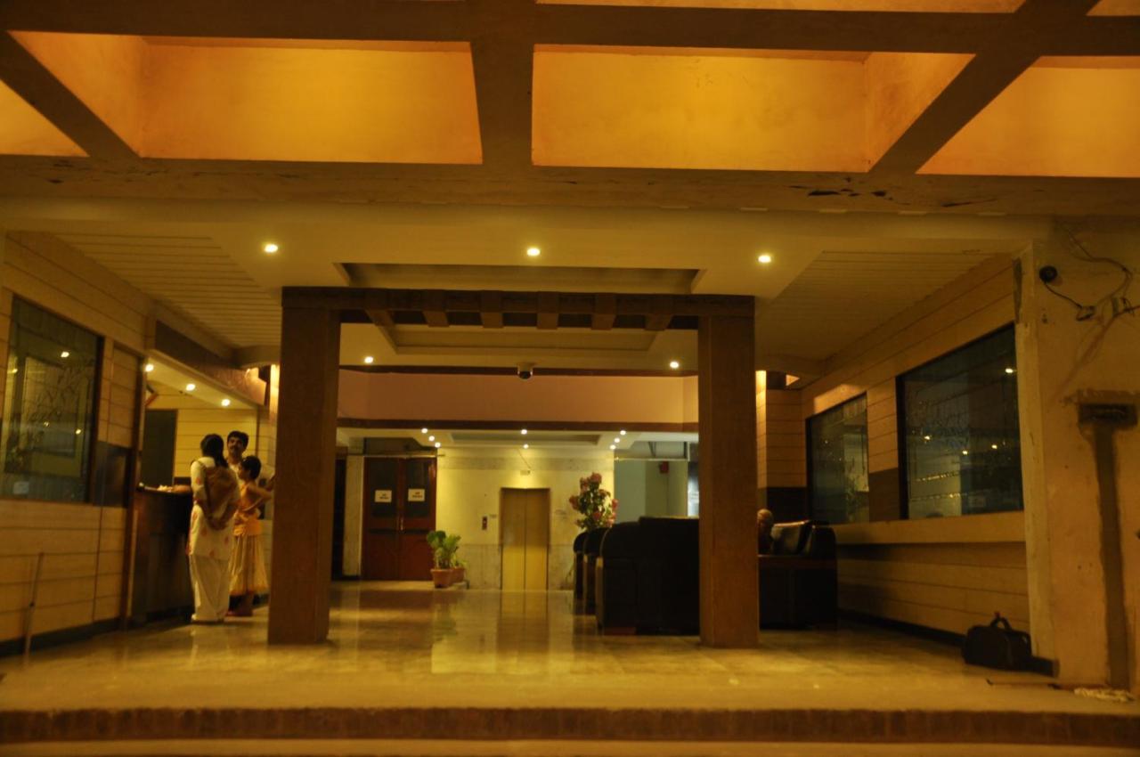 Hotel Pams Майладутурай Екстериор снимка