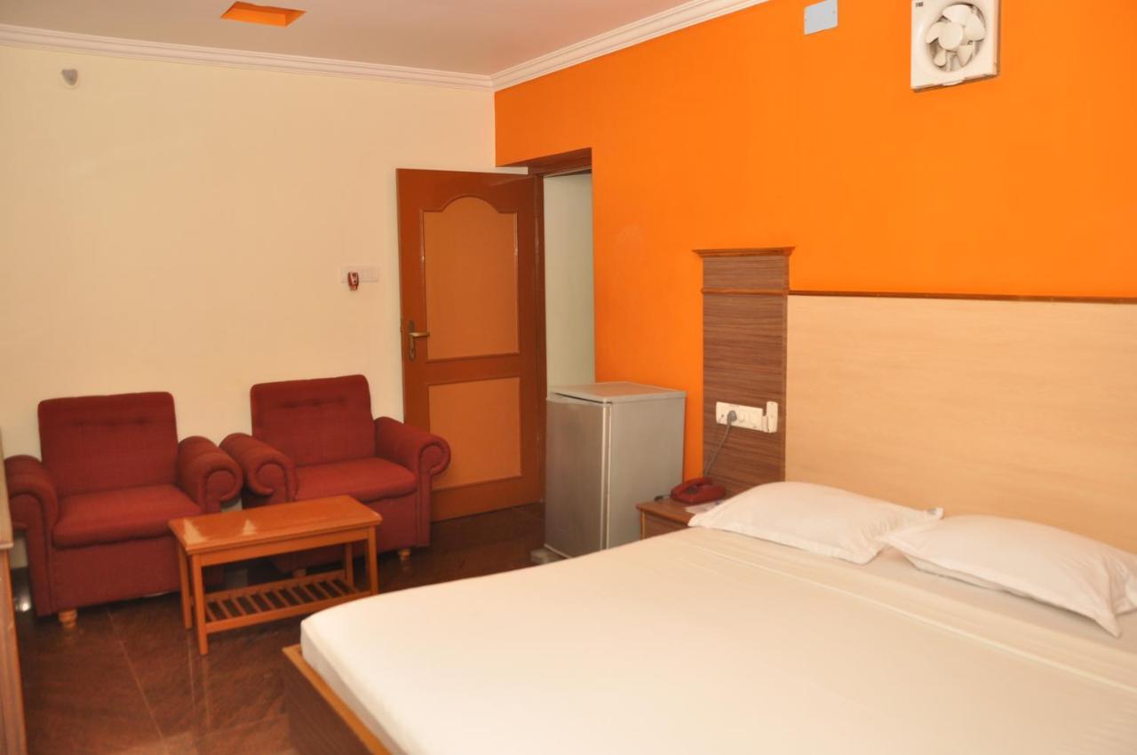 Hotel Pams Майладутурай Екстериор снимка