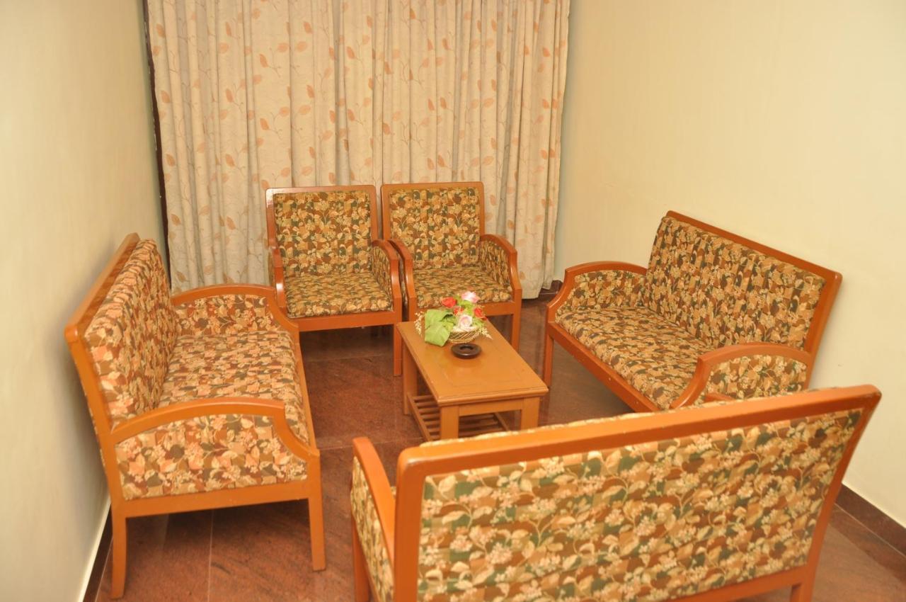 Hotel Pams Майладутурай Екстериор снимка