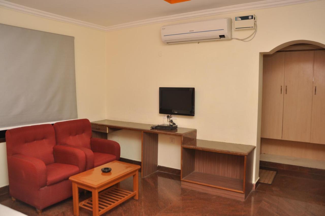 Hotel Pams Майладутурай Екстериор снимка