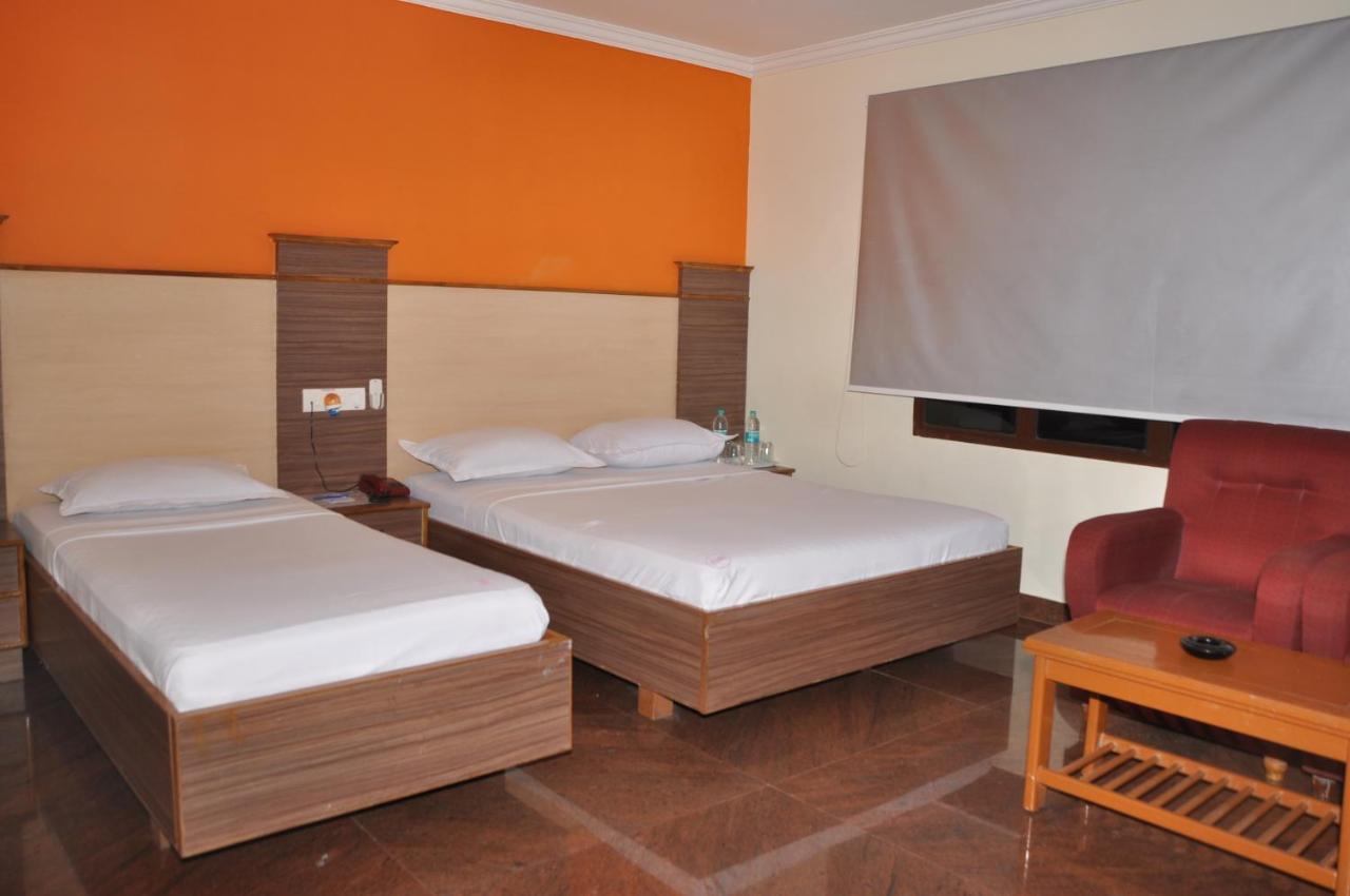 Hotel Pams Майладутурай Екстериор снимка