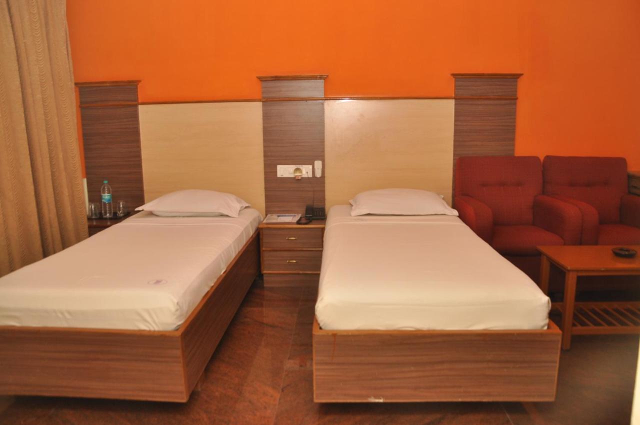 Hotel Pams Майладутурай Екстериор снимка