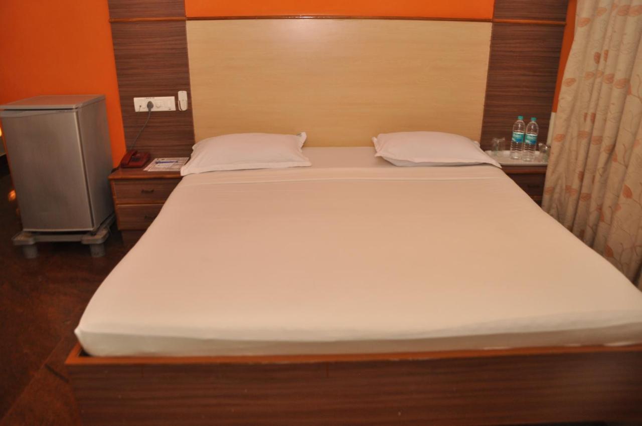 Hotel Pams Майладутурай Екстериор снимка