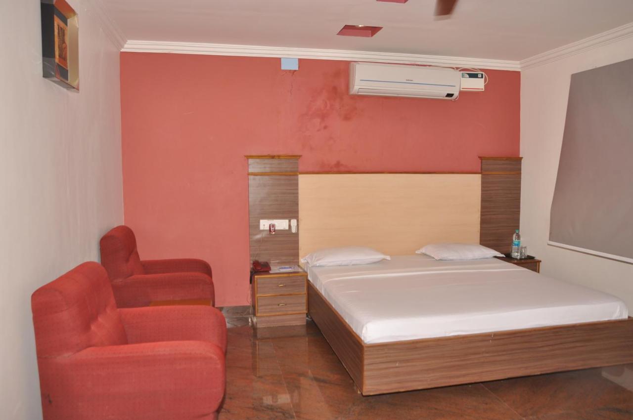 Hotel Pams Майладутурай Екстериор снимка
