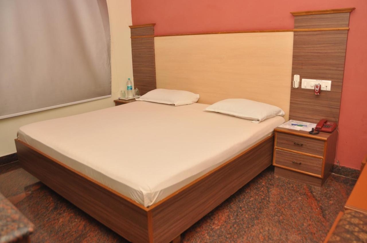 Hotel Pams Майладутурай Екстериор снимка
