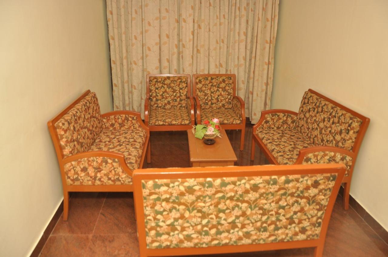 Hotel Pams Майладутурай Екстериор снимка