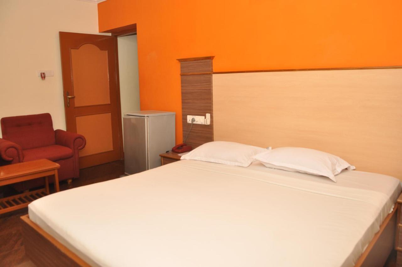 Hotel Pams Майладутурай Екстериор снимка