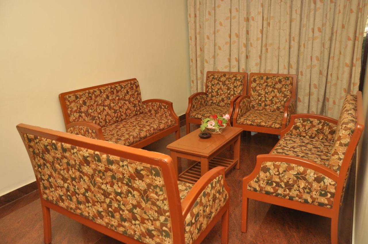 Hotel Pams Майладутурай Екстериор снимка