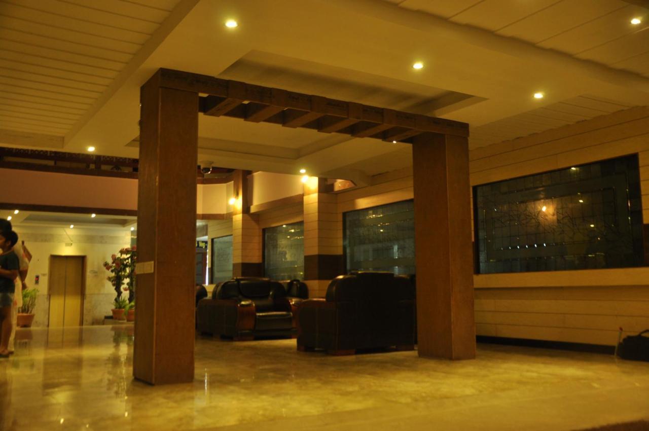 Hotel Pams Майладутурай Екстериор снимка