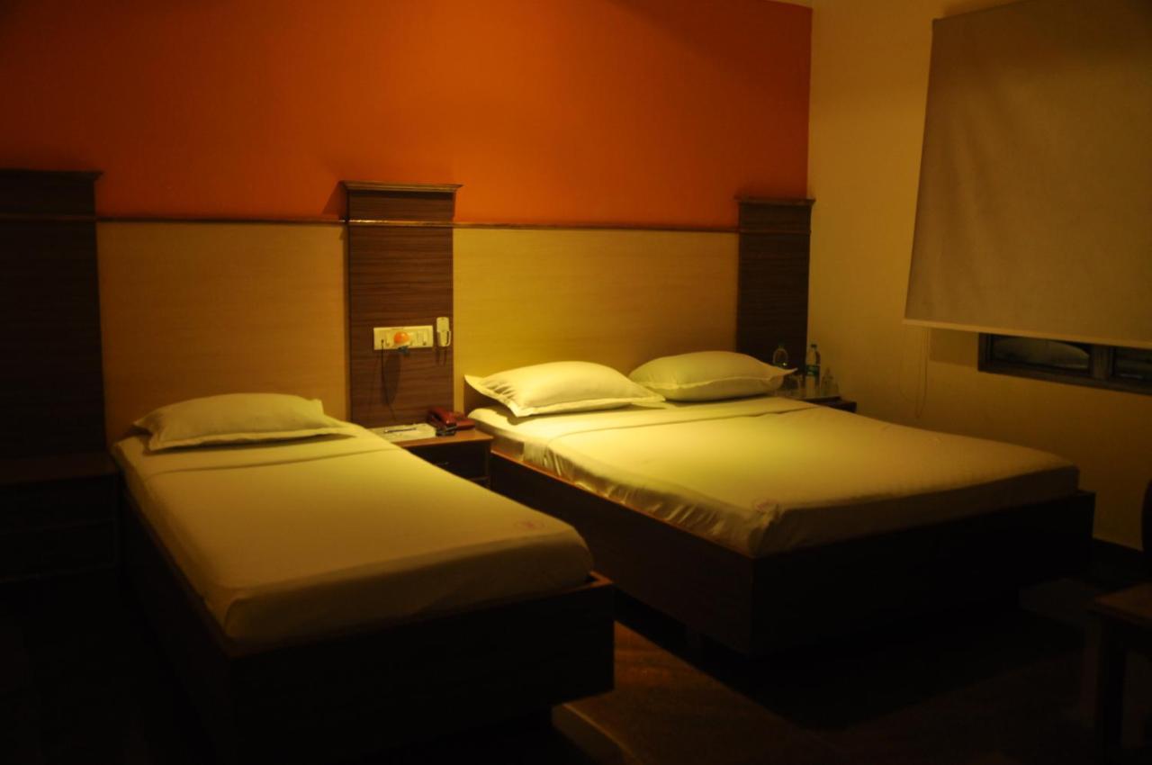 Hotel Pams Майладутурай Екстериор снимка