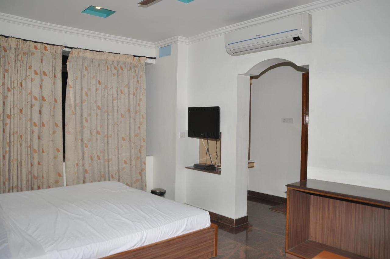 Hotel Pams Майладутурай Екстериор снимка