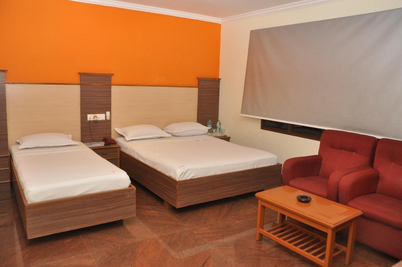 Hotel Pams Майладутурай Екстериор снимка