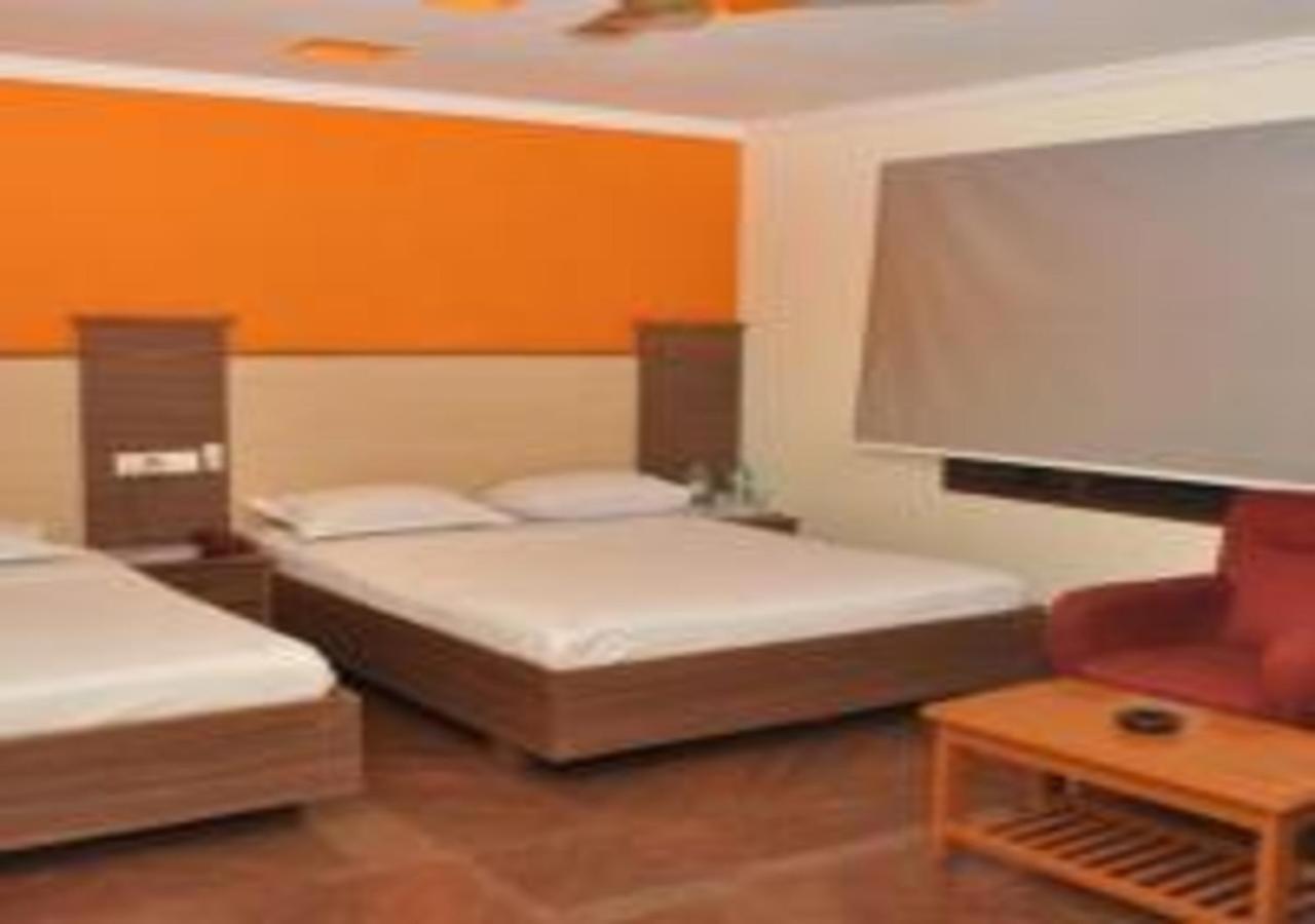 Hotel Pams Майладутурай Екстериор снимка
