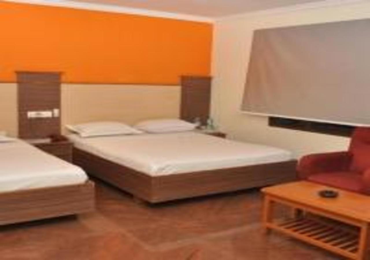 Hotel Pams Майладутурай Екстериор снимка