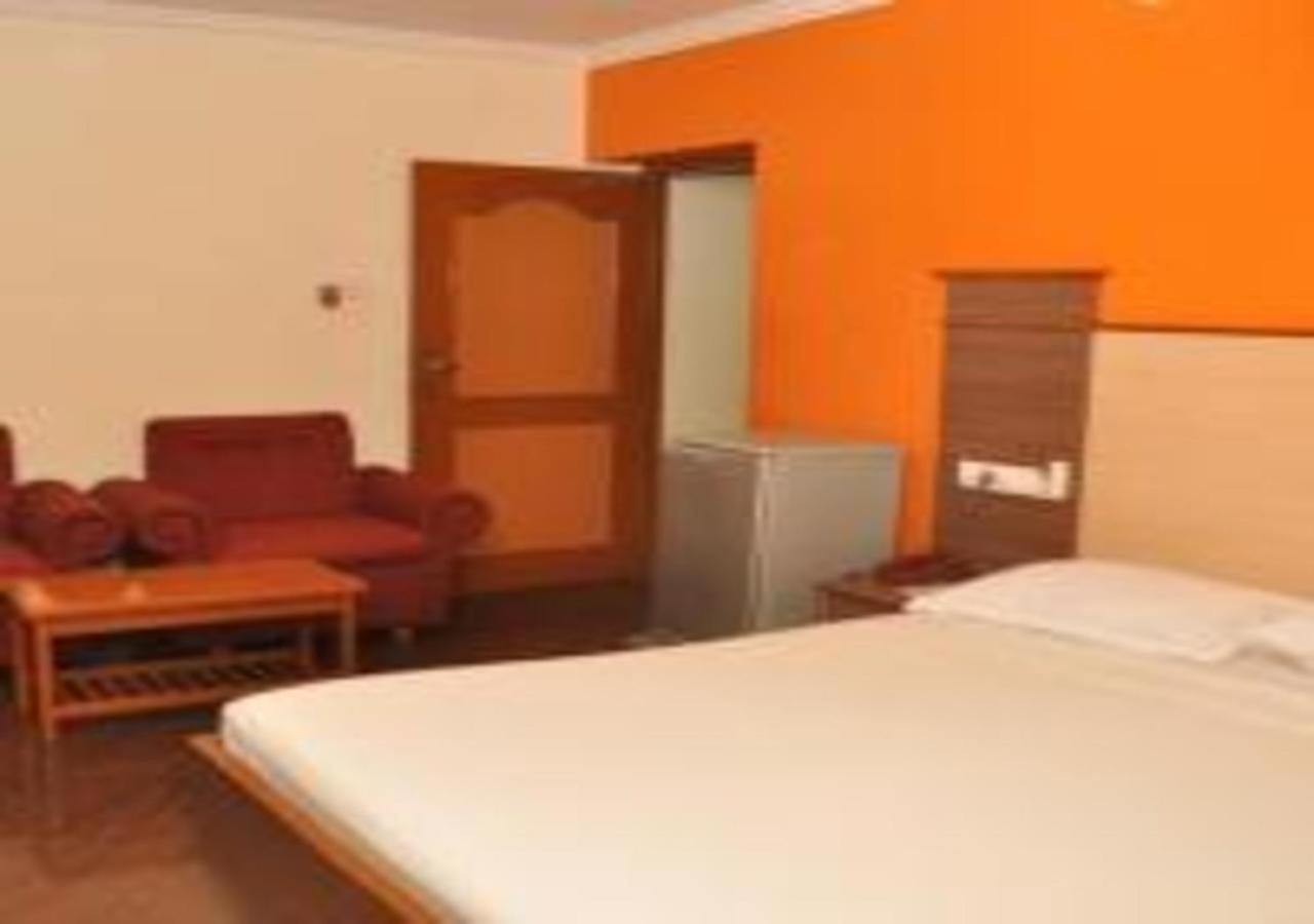Hotel Pams Майладутурай Екстериор снимка