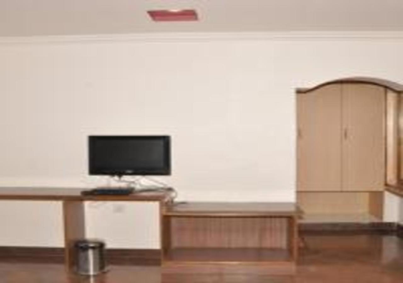 Hotel Pams Майладутурай Екстериор снимка
